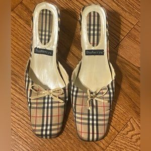 Burberry Plaid Sandals - Beige and Red